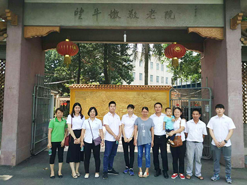 慰问敬老院老人