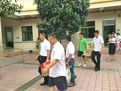 慰问孤寡老人