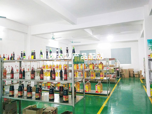 公司调味料仓库一角